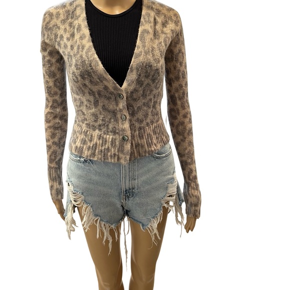 Adorable cheetah print cashmere cardigan - Picture 7 of 8
